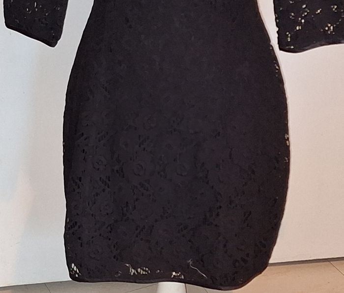 Superbe robe noire élégante toute en dentelle - photo numéro 3