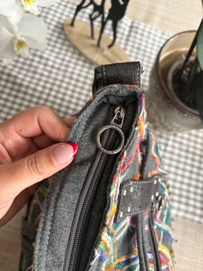 Sac bandoulière Lancaster - brodé multicolore et gris - en très bon état - photo numéro 4