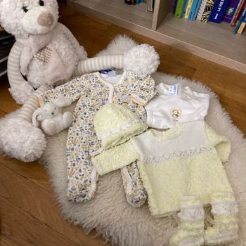 Ensemble layette spécial maternité pyjama brassière bodie