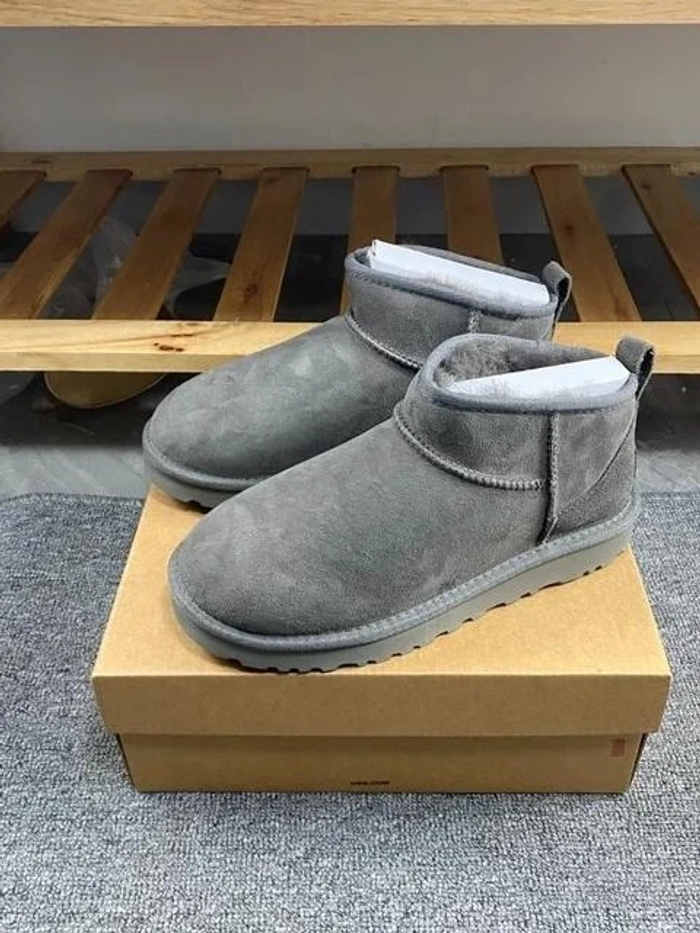 Bottes Ugg mini  taille 38