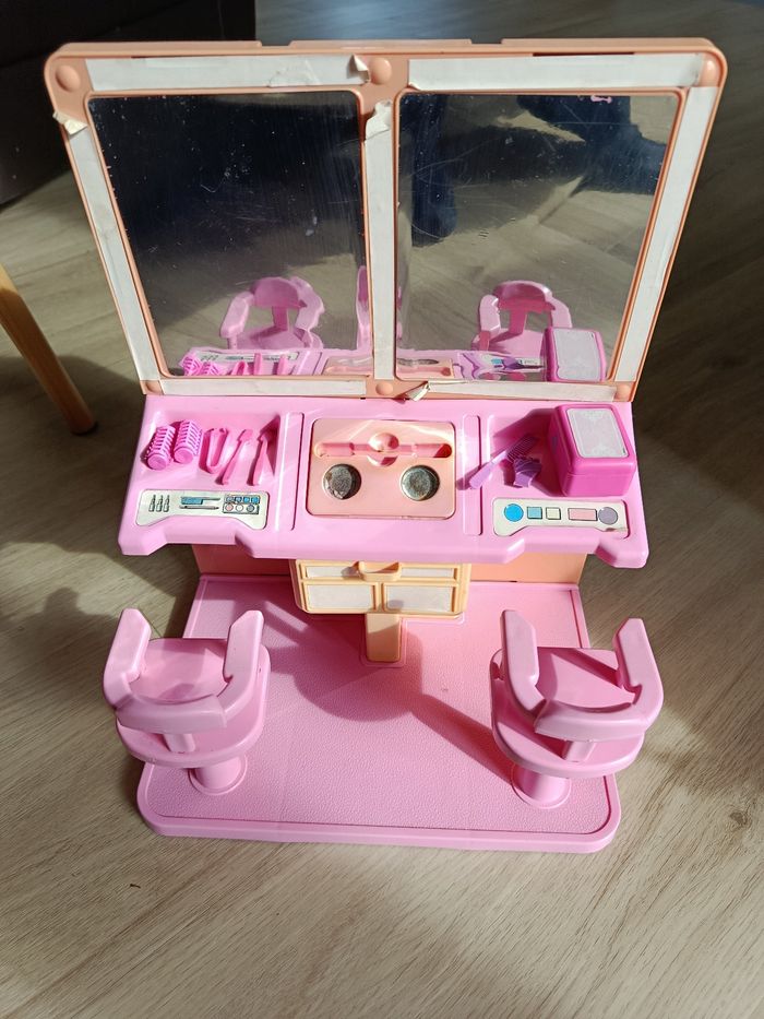 Salon de beauté Barbie vintage