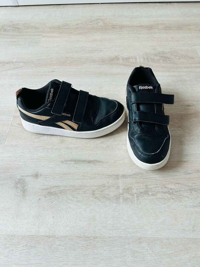Baskets Reebok noir et or pointure 34