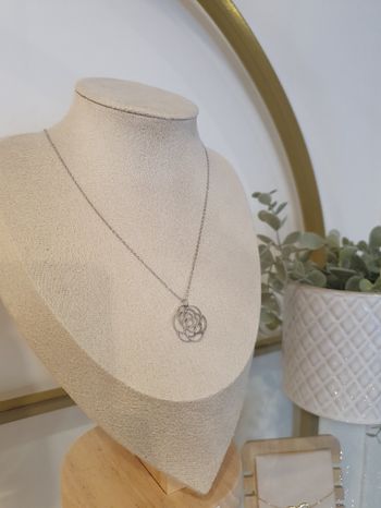 Collier Fleur acier inoxydable argenté