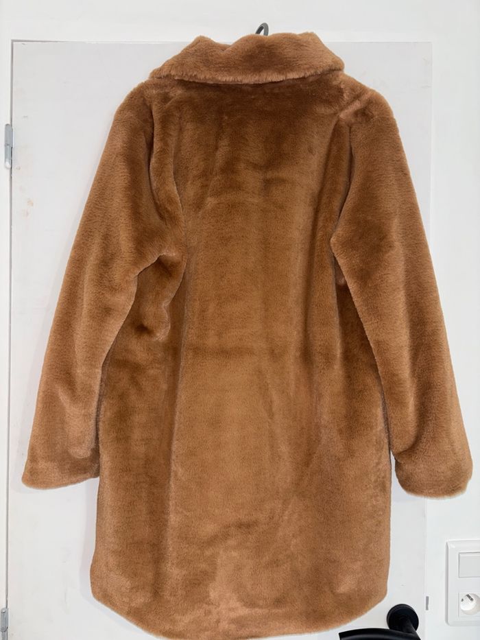Manteau long en fausse fourrure - photo numéro 2