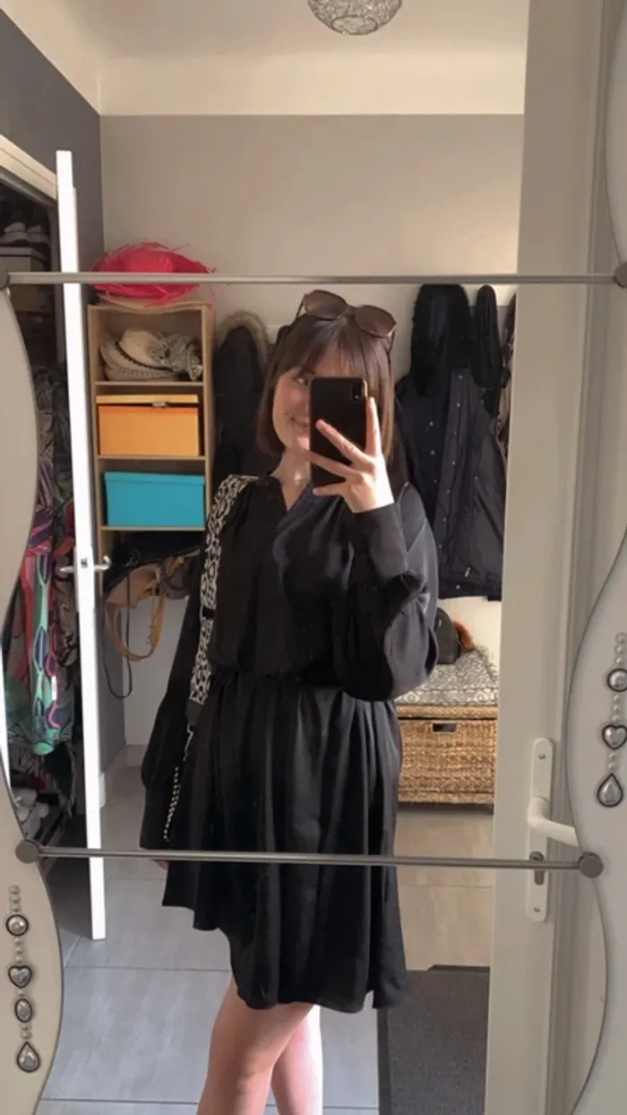 Robe noir avec ceinture
