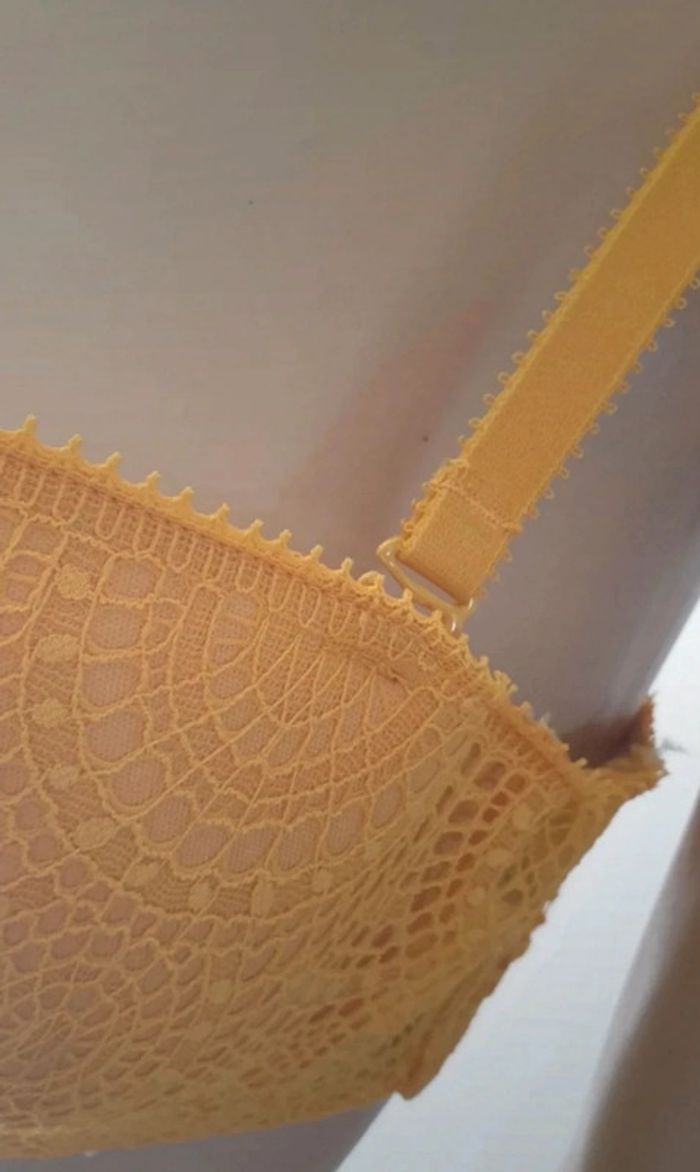 👙 Soutiens-gorges jaune avec dentelles 90D neuf Kiabi #emyfleury_soutifs - photo numéro 8