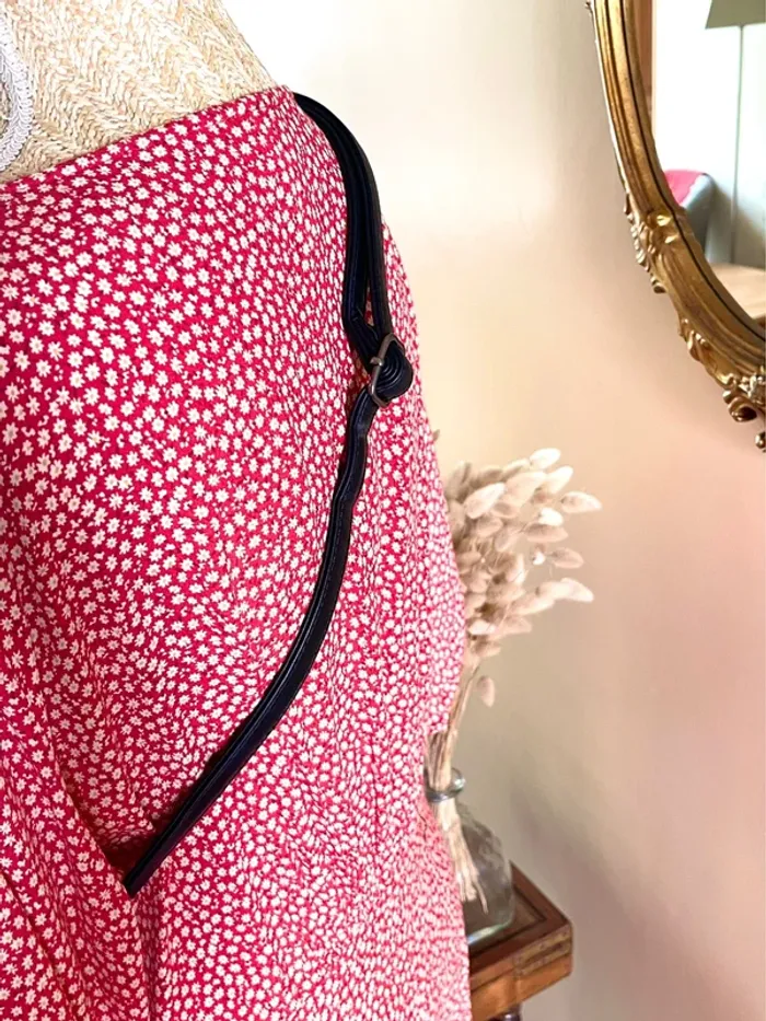 Sac à Main Noir Élégant avec Détails en Tresse et chaine brodé - photo numéro 5