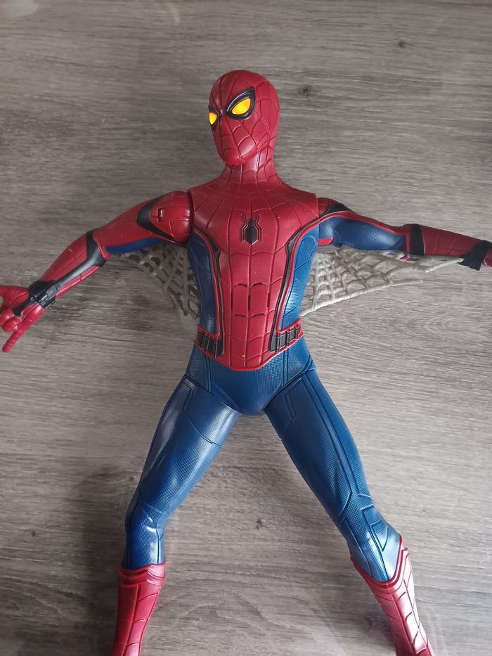 Spiderman articulé et parlant - photo numéro 3