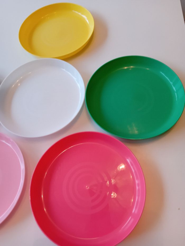 Lot de 6 assiettes en plastique - photo numéro 2