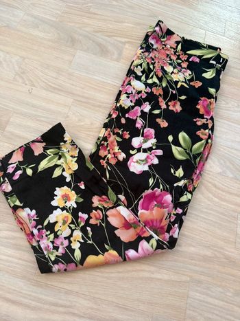 Pantalon fleuri Kelyna – Taille 36 en très bon état
