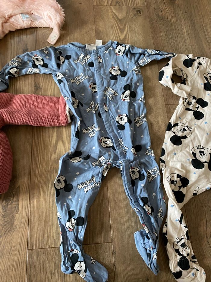 Lot 4 vêtements fille T18 mois - photo numéro 3