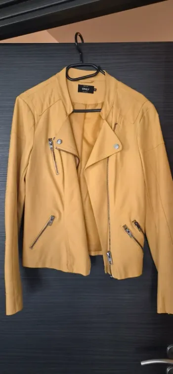 Veste only