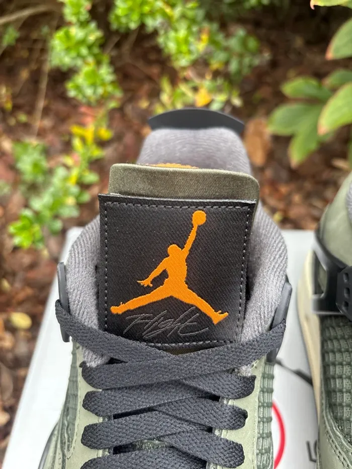 Jordan 4 Undefeated - Taille 43 - - photo numéro 3