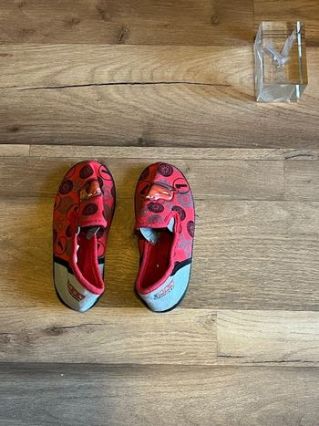 Je vend chaussons garçons cars