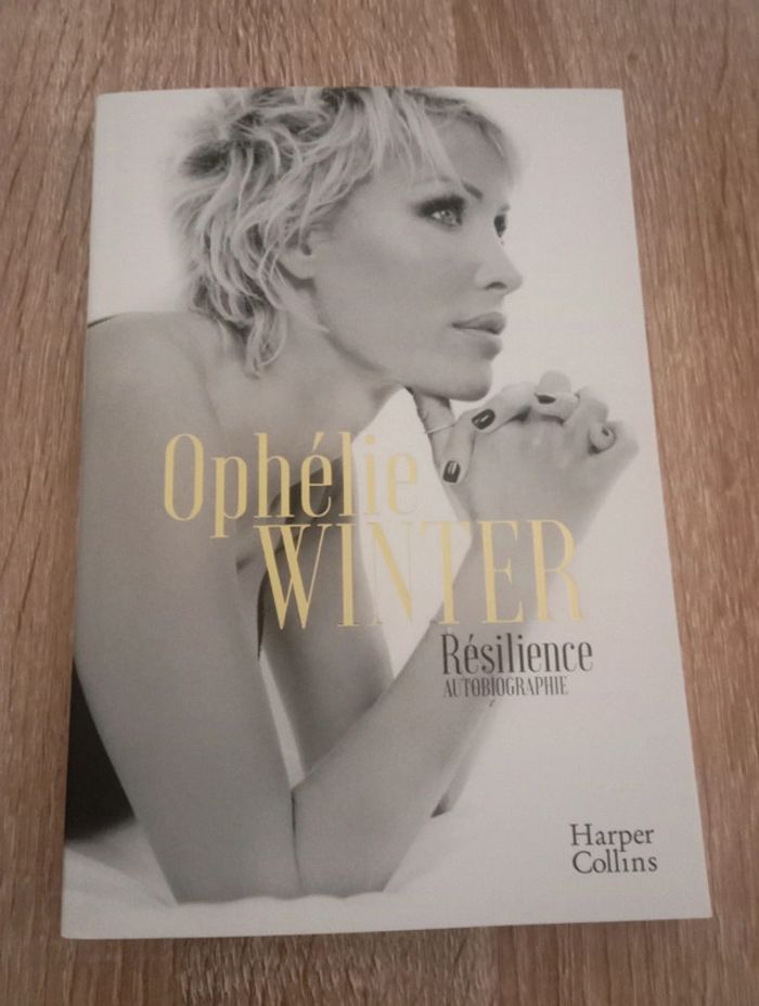 Ophélie Winter 🪅 Résilience - photo numéro 1