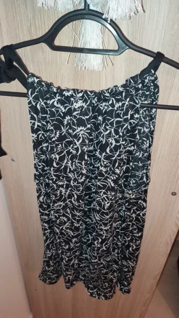 Tshirt fleuri noir et blanc camaïeu