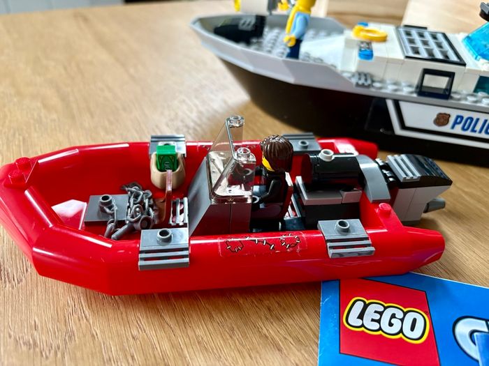Lego City 60129 - Le bateau de patrouille de la police - photo numéro 2