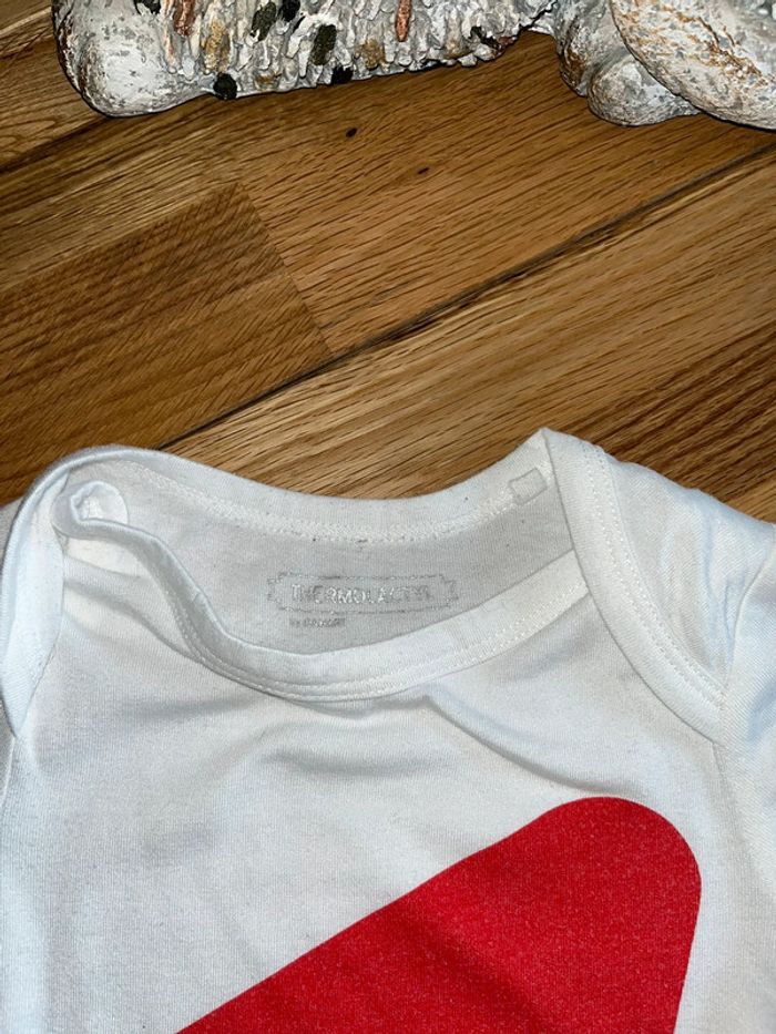 Body blanc et rouge très bon état damart thetmolactyl 18mois - photo numéro 3