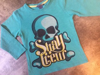 t'shirt tete de mort H&M 2/4ans