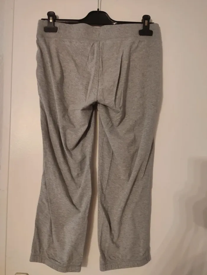 Pantacourt Nike gris - photo numéro 3