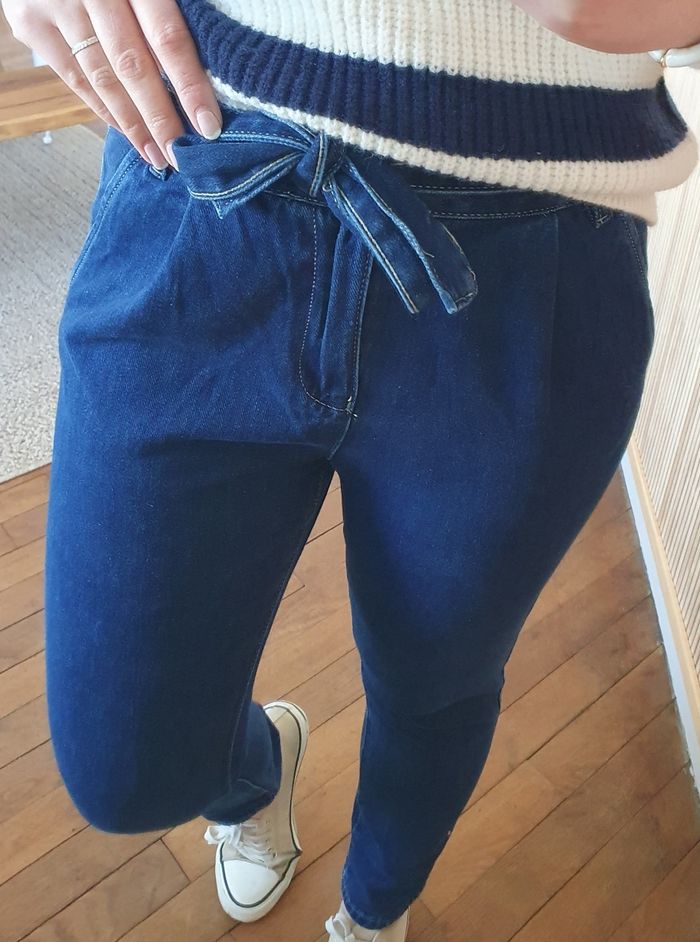 Jean mom Cambrai bleu brut foncé 
Taille 38 - photo numéro 3