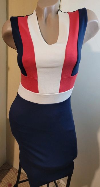 Robe chic droite près du corps