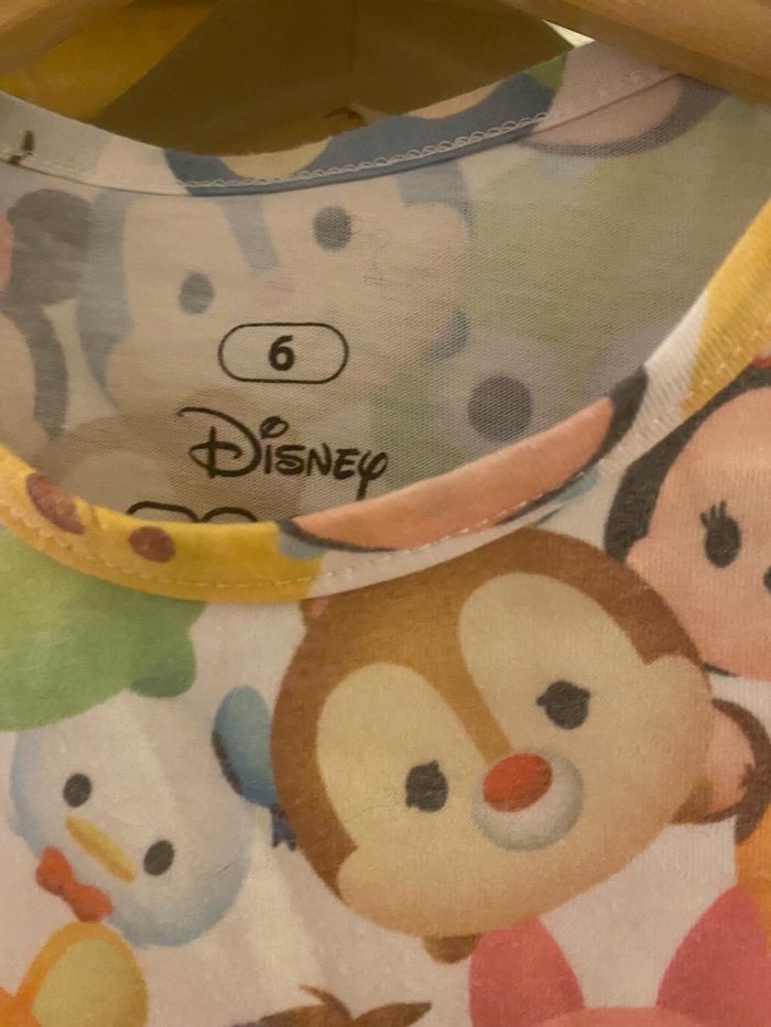 Tee shirt tsum tsum  Disneyland paris  6 ans - photo numéro 2
