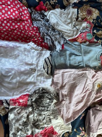 Joli lot de 9 robes d’été + 1 barboteuse 6 mois
