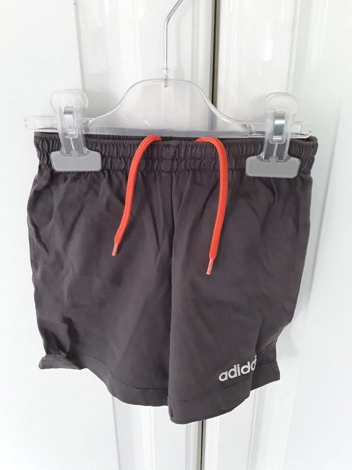 Ensemble tee shirt/short  adidas 2-3 ans - photo numéro 2