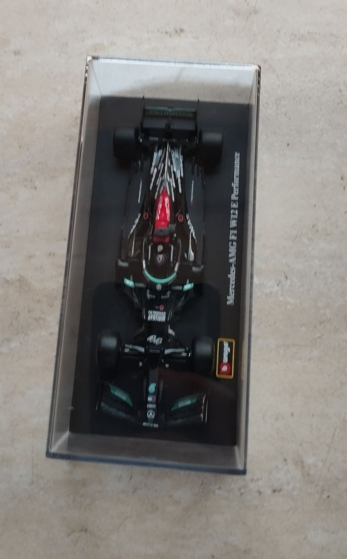 Voiture de collection Bburago Lewis Hamilton Mercedes -AMG F1 Hamilton - photo numéro 5