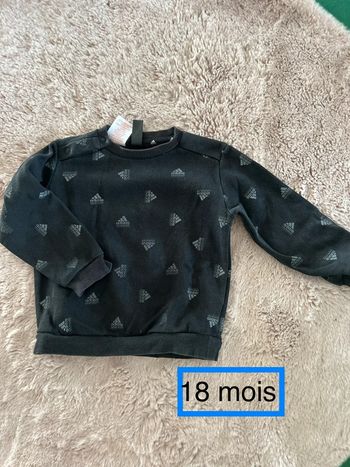 Sweat adidas 18 mois