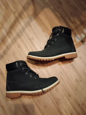 Chaussures montantes à lacets 