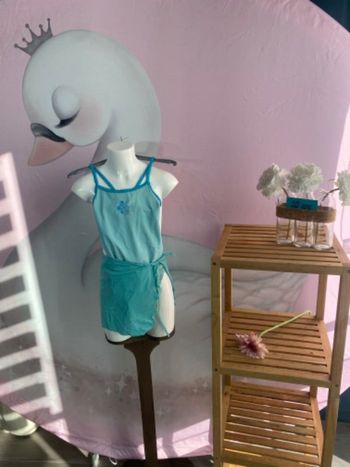 Maillot de bain fille 10 ans + jupe paréo