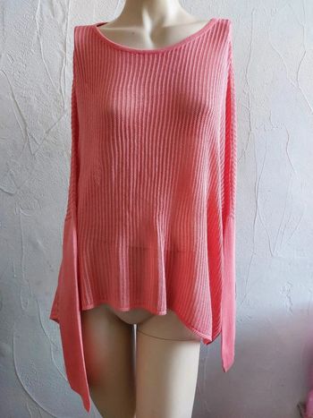 Haut rose en maille ajourée