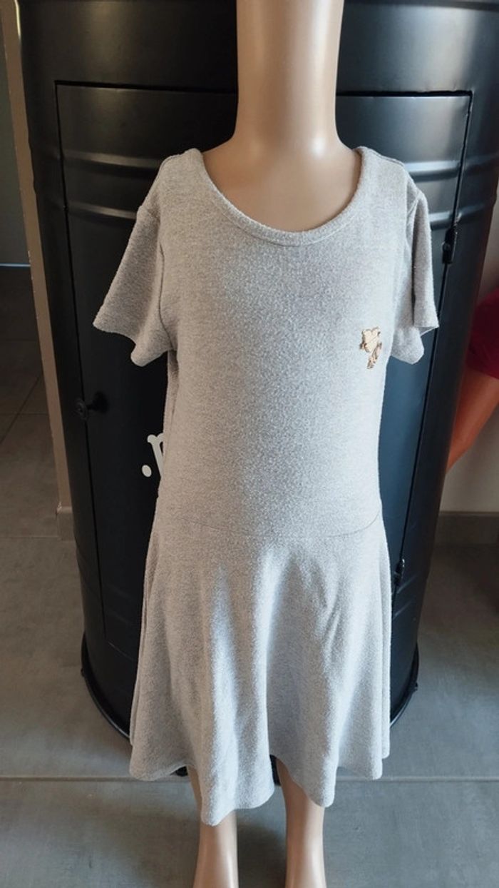 Robe beige foncé taille 8 ans kiabi