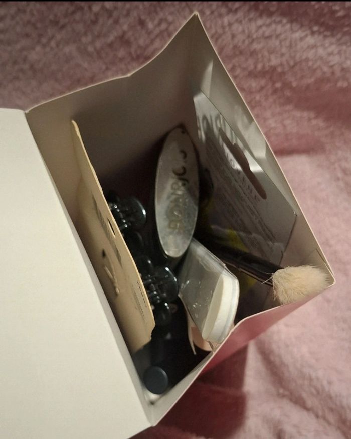 Box surprise maquillage - photo numéro 2