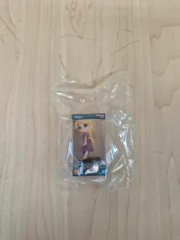 Gashapon Disney : figurine Qposket miniature Raiponce (Tangled)
