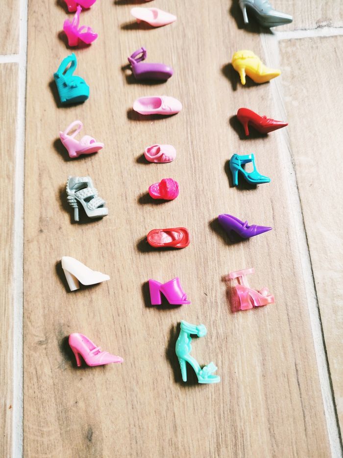 👠Lot de chaussures accessoires pour poupées Barbie et Winx - marque Mattel - photo numéro 3