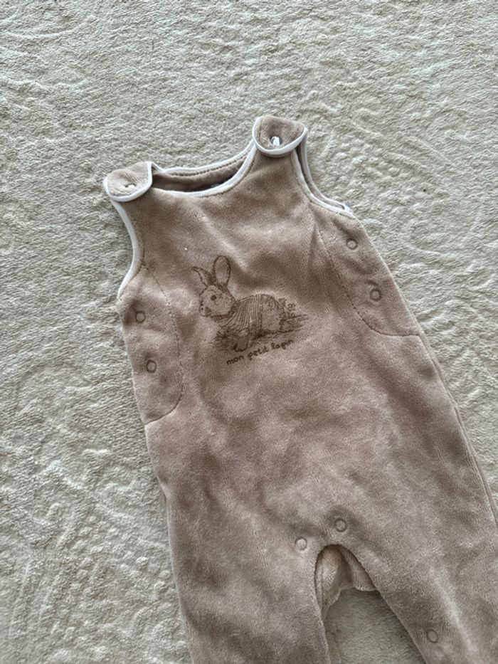 Très jolie pyjama mixte 00 mois porté une fois - photo numéro 2