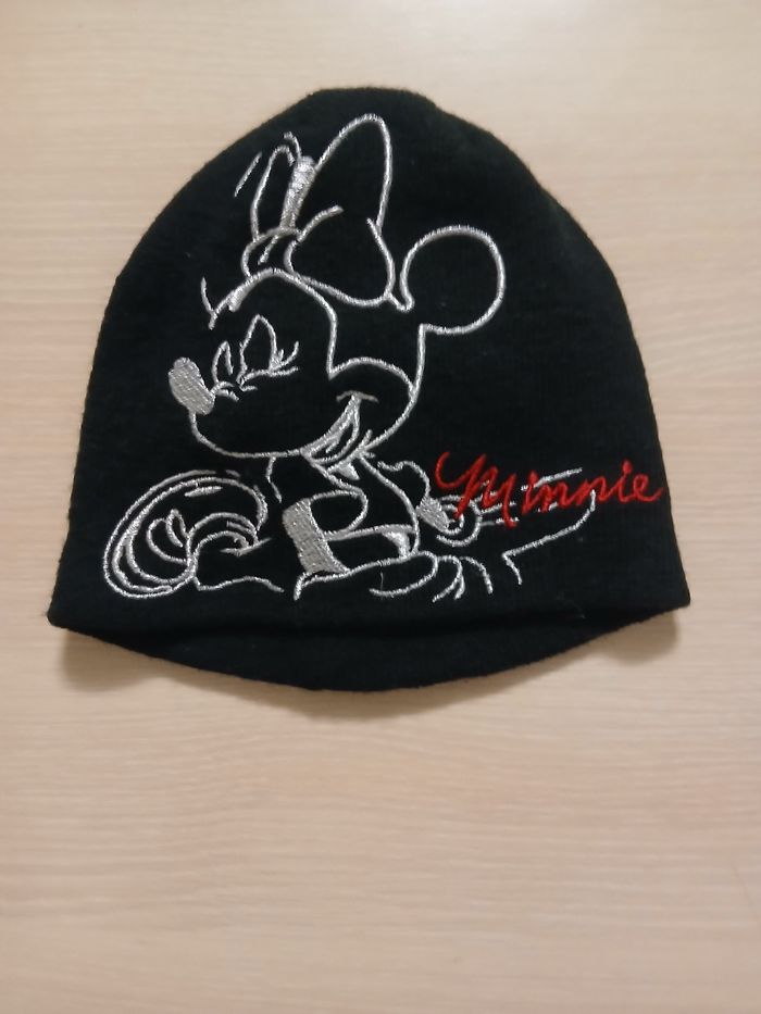 Bonnet fille matiere acrylique tour de tete 57 couleur noir  minnie dore