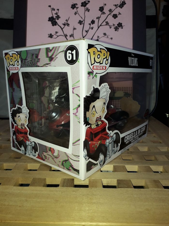Funko Pop Rides numéro 61
Cruella d'Enfer Cruella de Vil in car 
Les 101 Dalmatiens Villains in car Disney  Special Edition - photo numéro 8