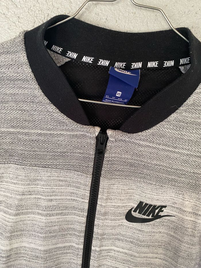 Veste Nike taille Xs - photo numéro 2