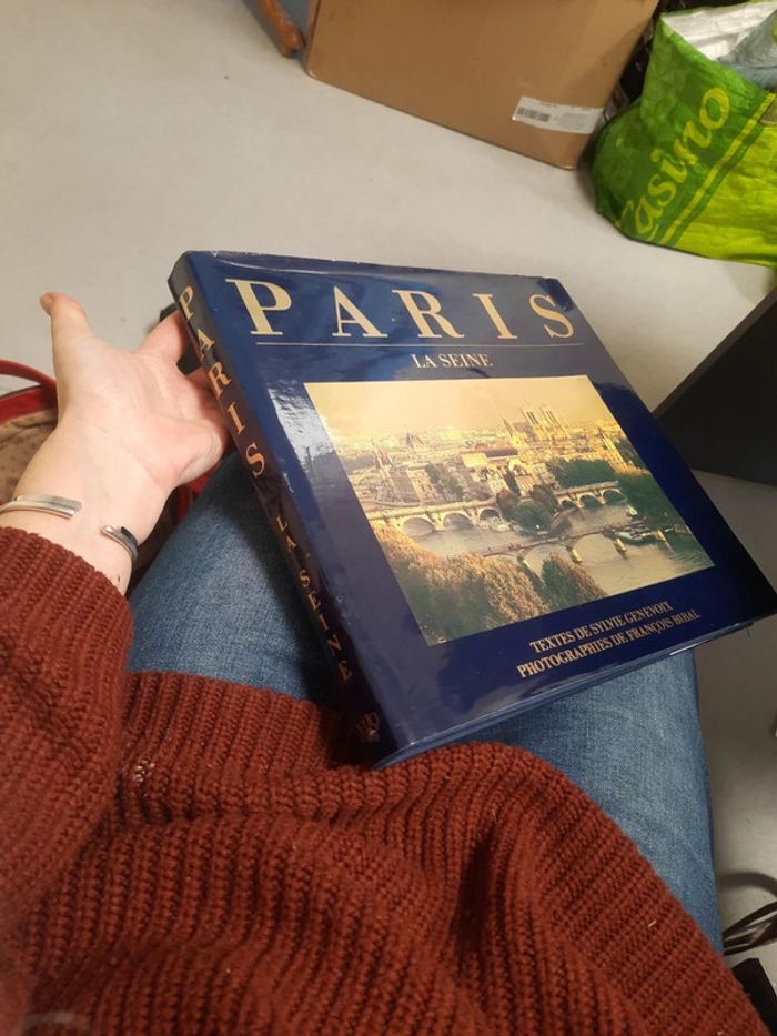 Paris la Seine très gros livre - photo numéro 2