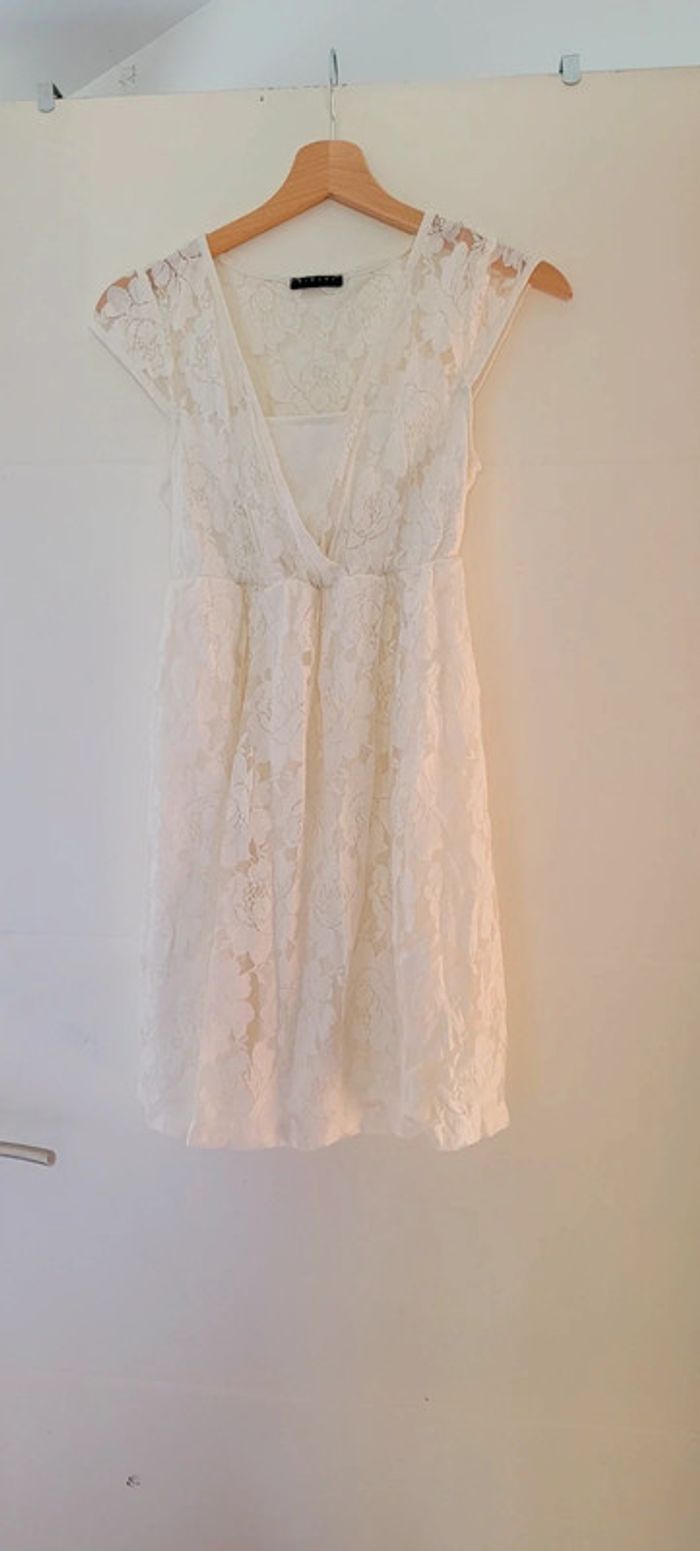 Jolie robe blanche brodée Sisley taille 11 ans excellent état - photo numéro 4