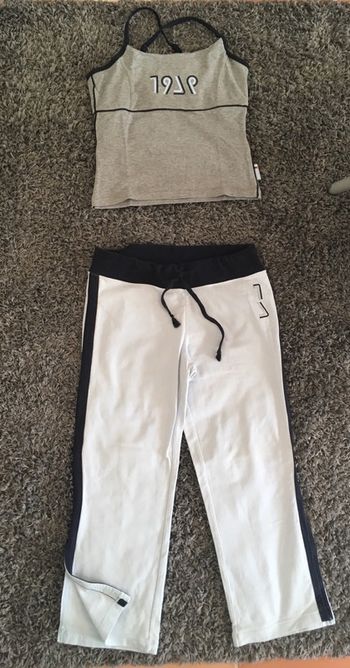 Ensemble de sport tee-shirt top sans manche et pantacourt Décathlon bleu ciel bleu Marine