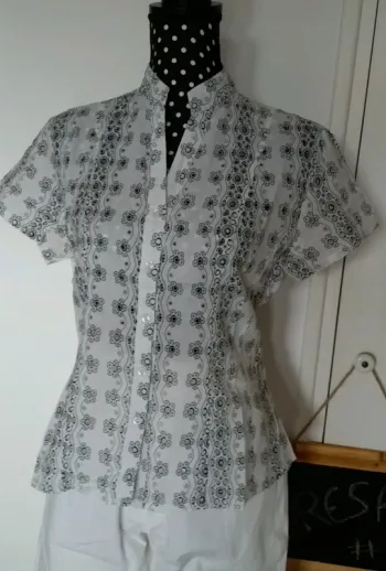Chemise manches courtes, blanche et noire