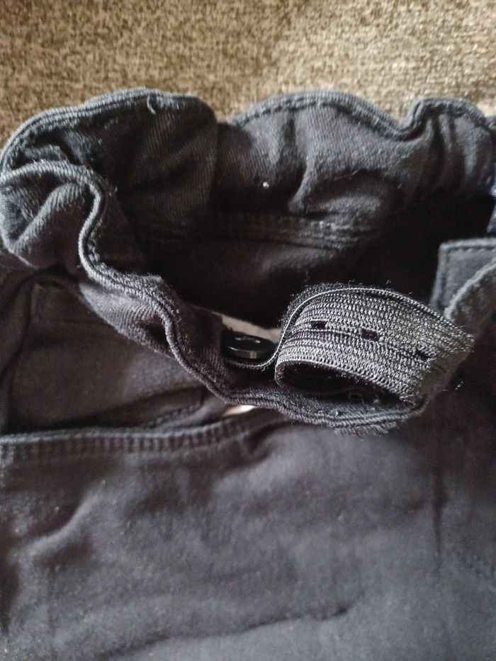 Pantalon fille 98% coton kiabi noir 12 ans très bon état - photo numéro 4