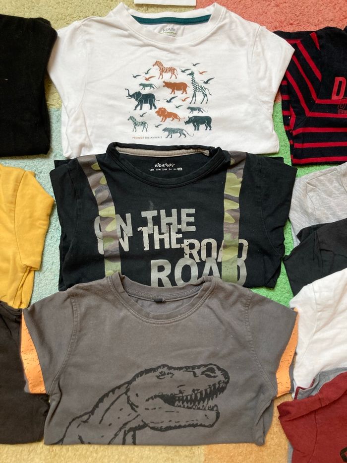 Lot 11 tee-shirt 👕 à manches longues  - Garçon 👦 - 5 ans - TBE - photo numéro 3