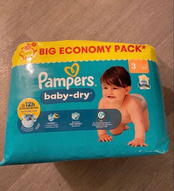 couches Pampers baby-dry