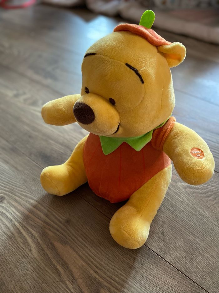 Peluche musicale Winnie l’ourson Halloween - photo numéro 3